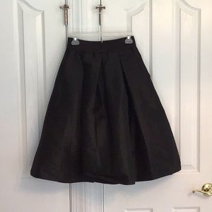 NWT. Black taffeta-like skirt with crinoline